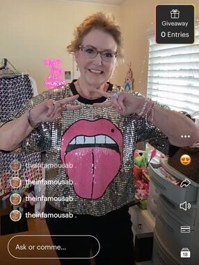 4/10 UNLISTED Fri Pop As Desc Seen In Live Show. You Are Not Alone 🦩